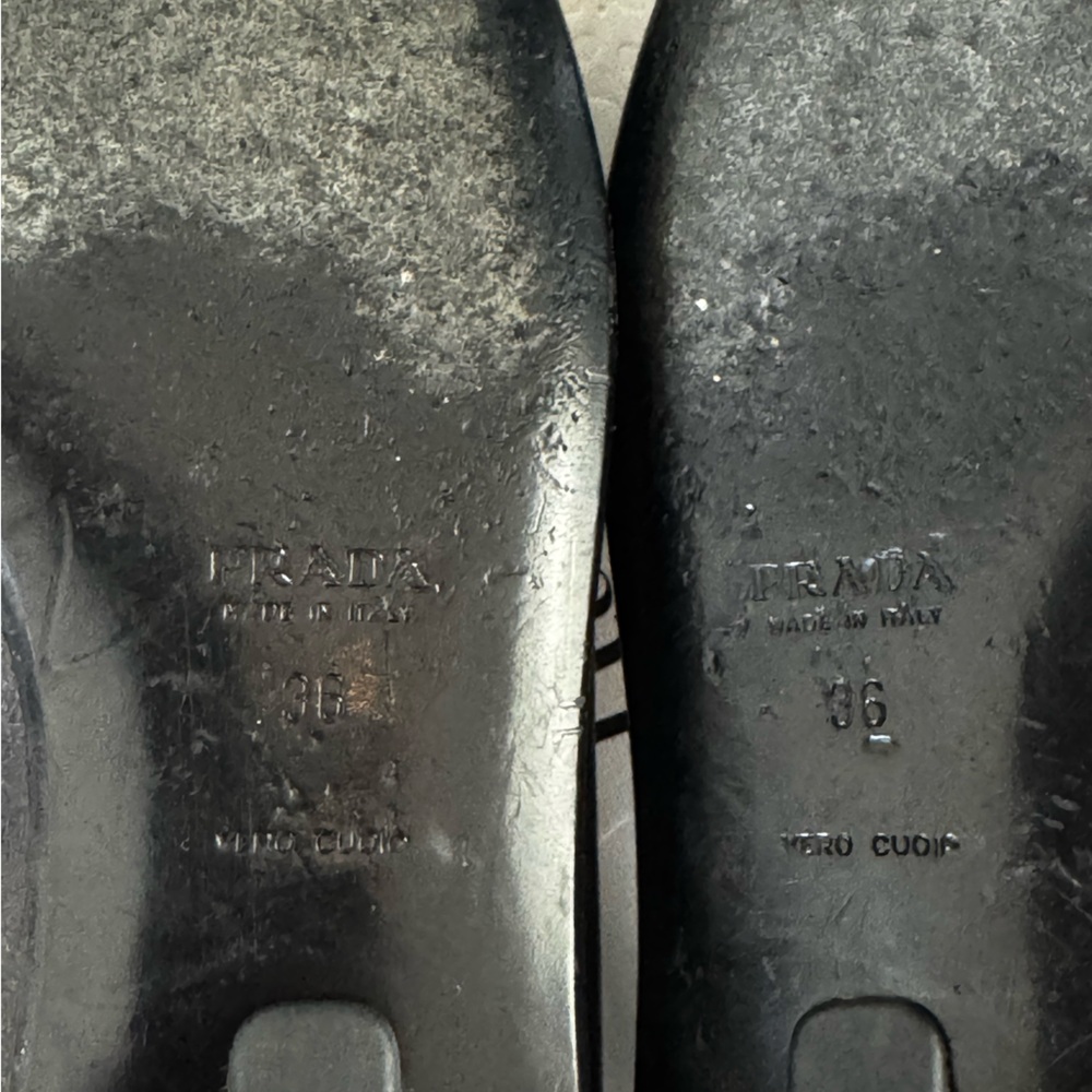 Prada two tone box toe leather loafers. Size 36 - Picture 8 of 11